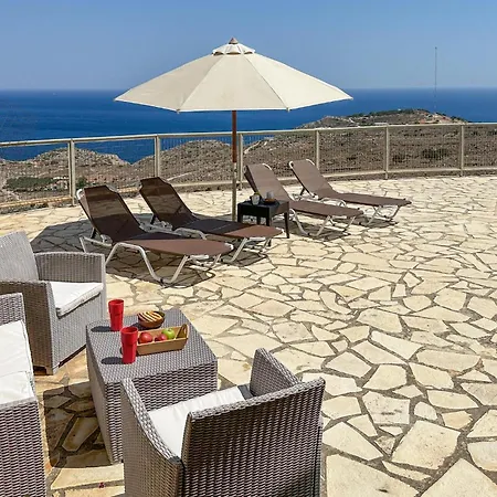 Hébergement de vacances Gorgeous In With Outdoor Swimming Pool Pláka